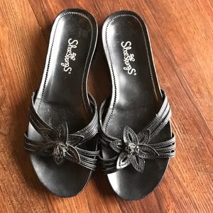 Shoestrings black floral sandals size 7